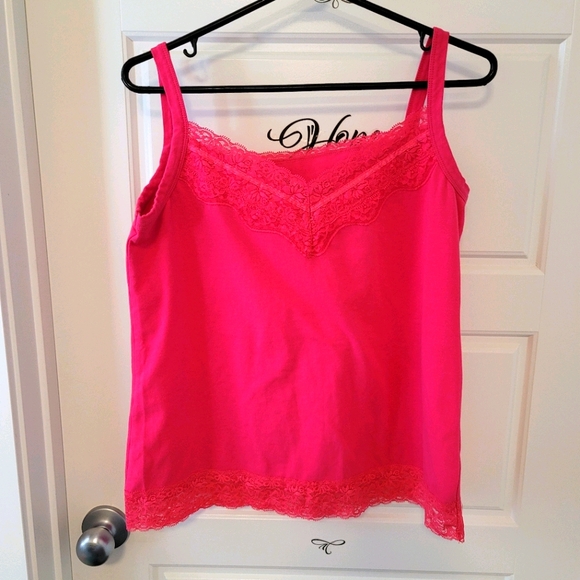 2 Women's tank tops. - Picture 3 of 4